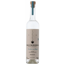 Salvadores Mezcal Destilado con Bufalo
