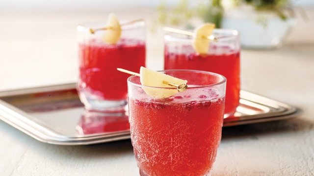 Ginger Pomegranate Spritzer cocktails
