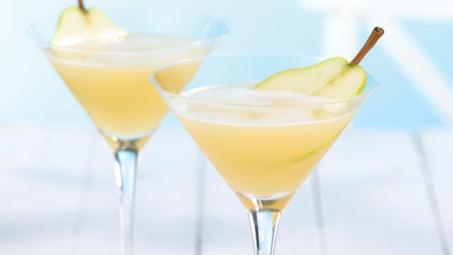 Thyme Pear Fizz Cocktail