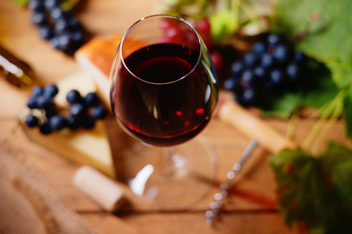 glass of pinot noir wine