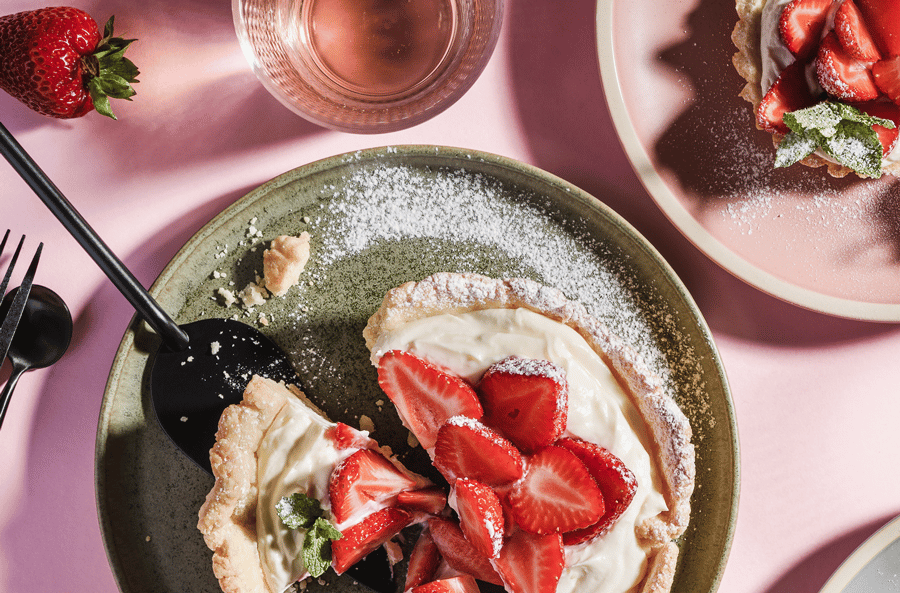 Strawberry custard pie with pink moscato wine