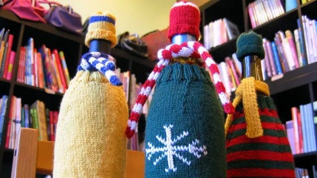 sweater-wrapped-wine-bottles